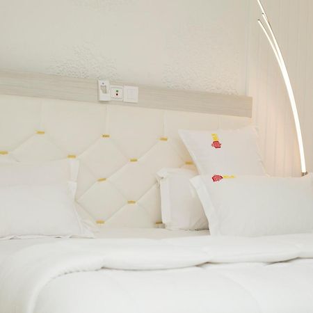 Residence Le Sommet - Chambre Blanche Douala Eksteriør billede